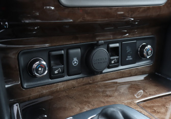 Подержанный автомобиль Infiniti QX56 2011 года (15 фото)