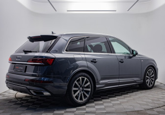 Подержанный автомобиль Audi Q7 2019 года (5 фото)