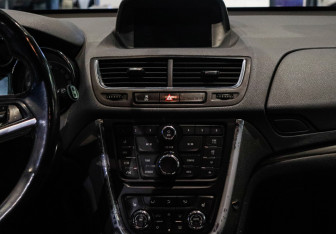 Подержанный автомобиль Opel Mokka 2013 года (10 фото)