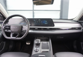 Подержанный автомобиль Chery Arrizo 8 2023 года (12 фото)