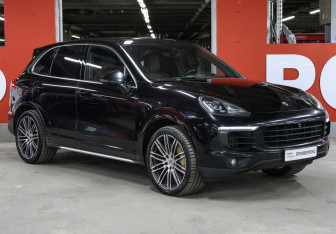 Подержанный автомобиль Porsche Cayenne 2015 года (3 фото)