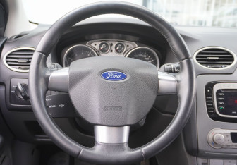 Подержанный автомобиль Ford Focus Hatchback 2010 года (14 фото)