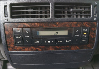Подержанный автомобиль Toyota Land Cruiser Suv 2008 года (27 фото)