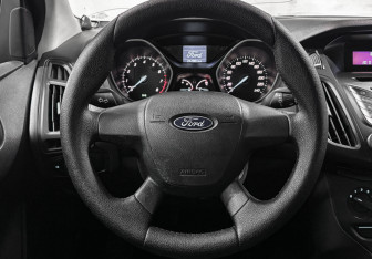 Подержанный автомобиль Ford Focus Hatchback 2011 года (20 фото)
