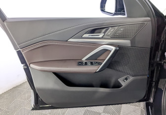 Подержанный автомобиль BMW X1 2024 года (19 фото)