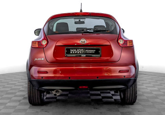 Подержанный автомобиль Nissan Juke 2013 года (6 фото)
