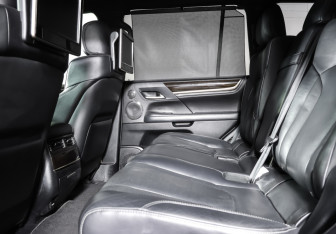 Подержанный автомобиль Lexus LX 2016 года (12 фото)