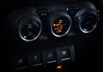 Подержанный автомобиль Suzuki Jimny 2020 года (16 фото)