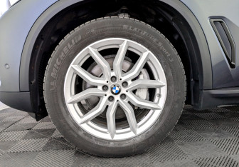 Подержанный автомобиль BMW X5 2020 года (18 фото)