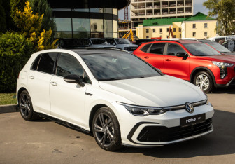 Подержанный автомобиль Volkswagen Golf Hatchback 2020 года (2 фото)