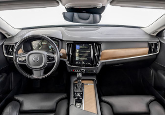 Подержанный автомобиль Volvo S90 2019 года (14 фото)