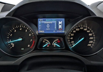 Подержанный автомобиль Ford Kuga 2016 года (16 фото)