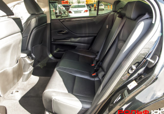 Подержанный автомобиль Lexus ES 2019 года (8 фото)