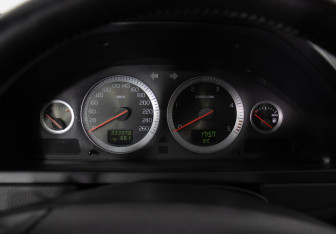 Подержанный автомобиль Volvo XC90 2011 года (13 фото)