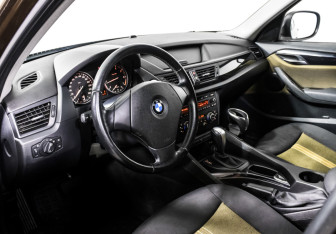 Подержанный автомобиль BMW X1 2011 года (13 фото)