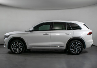 Подержанный автомобиль Geely Monjaro 2023 года (8 фото)