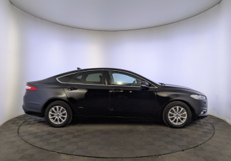 Подержанный автомобиль Ford Mondeo Sedan 2018 года (4 фото)