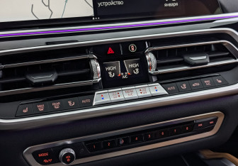 Подержанный автомобиль BMW X6 2022 года (21 фото)