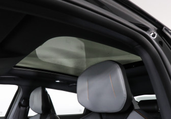 Подержанный автомобиль Changan UNI-V 2023 года (13 фото)