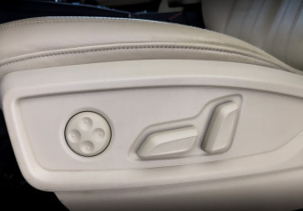 Подержанный автомобиль Audi Q5 2017 года (21 фото)