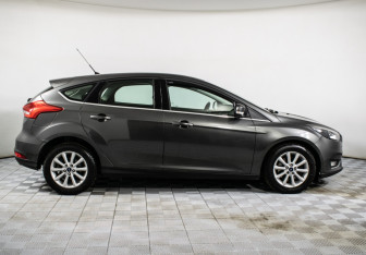 Подержанный автомобиль Ford Focus Hatchback 2016 года (4 фото)