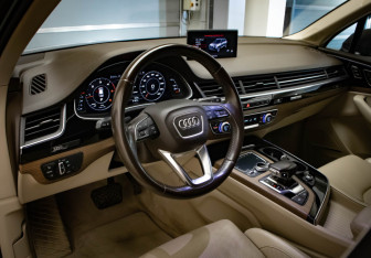 Подержанный автомобиль Audi Q7 2016 года (7 фото)