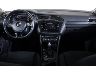 Подержанный автомобиль Volkswagen Tiguan 2018 года (12 фото)