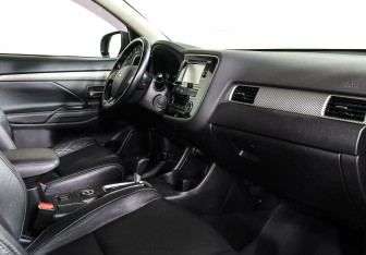 Подержанный автомобиль Mitsubishi Outlander 2015 года (8 фото)