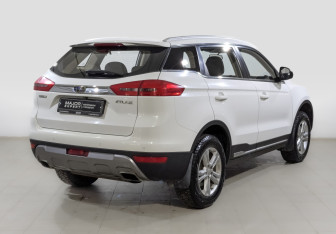 Подержанный автомобиль Geely Atlas 2018 года (5 фото)