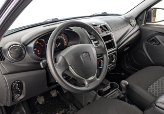 Подержанный автомобиль LADA (ВАЗ) Granta Liftback 2021 года (15 фото)