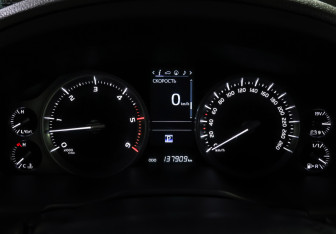 Подержанный автомобиль Toyota Land Cruiser Suv 2018 года (16 фото)