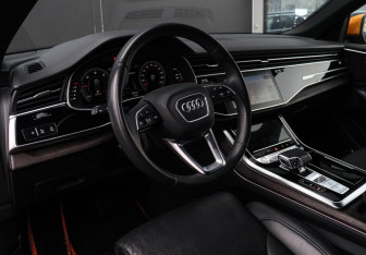 Подержанный автомобиль Audi Q8 2019 года (14 фото)