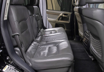 Подержанный автомобиль Toyota Land Cruiser Suv 2008 года (13 фото)