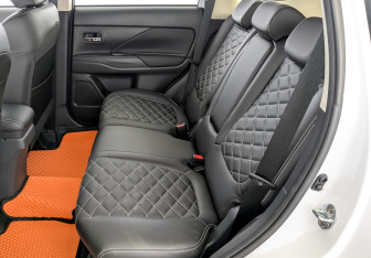 Подержанный автомобиль Mitsubishi Outlander 2022 года (12 фото)