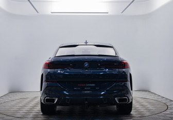 Подержанный автомобиль BMW X6 2020 года (4 фото)