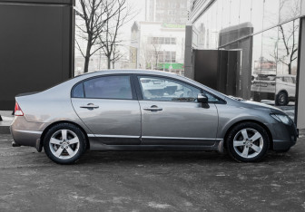 Подержанный автомобиль Honda Civic Sedan 2008 года (4 фото)