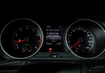 Подержанный автомобиль Volkswagen Tiguan 2018 года (11 фото)