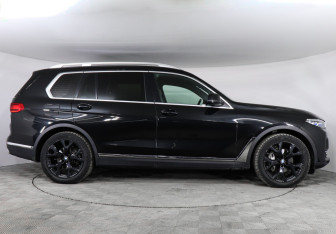 Подержанный автомобиль BMW X7 2019 года (6 фото)