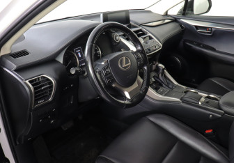 Подержанный автомобиль Lexus NX 2017 года (9 фото)