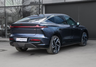 Подержанный автомобиль Rising Auto R7 2022 года (4 фото)