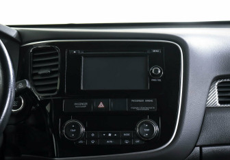 Подержанный автомобиль Mitsubishi Outlander 2014 года (11 фото)