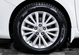 Подержанный автомобиль Toyota Camry Sedan 2015 года (15 фото)