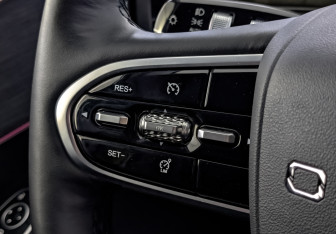 Подержанный автомобиль Omoda C5 2023 года (28 фото)