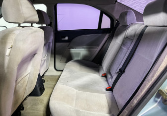 Подержанный автомобиль Ford Mondeo Sedan 2001 года (10 фото)