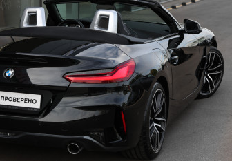 Подержанный автомобиль BMW Z4 Roadster 2020 года (25 фото)