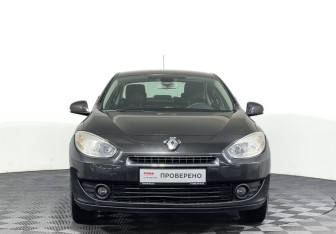 Подержанный автомобиль Renault Fluence 2012 года (2 фото)