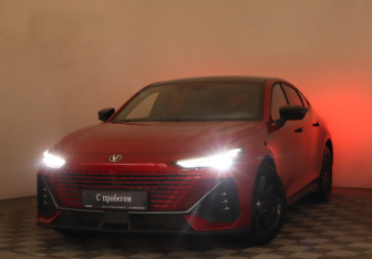 Подержанный автомобиль Changan UNI-V 2023 года (22 фото)