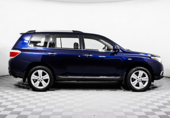 Подержанный автомобиль Toyota Highlander 2012 года (4 фото)