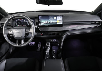 Подержанный автомобиль Toyota Camry Sedan 2025 года (13 фото)