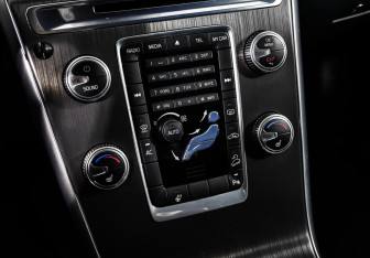 Подержанный автомобиль Volvo XC60 2015 года (16 фото)